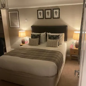 https://oak-tree-lodge-parking.brighton-hotels-england.com